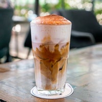 Photo taken at Robert&#39;s Coffee by …KARACAN....🐆 on 9/12/2021