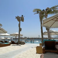 Das Foto wurde bei WHITE Beach Dubai von تركي am 5/17/2024 aufgenommen