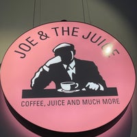 Photo taken at JOE &amp; THE JUICE by Mohammed on 1/7/2023