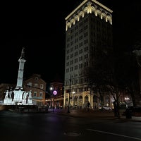 Foto tirada no(a) Penn Square por Whitney K. em 3/1/2023