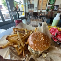 Снимок сделан в Farm Burger Nashville пользователем M A. 9/13/2021