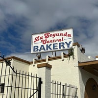 รูปภาพถ่ายที่ La Segunda Bakery โดย Cristina Alice R. เมื่อ 2/5/2023