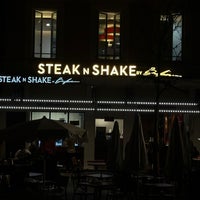 Foto diambil di Steak n Shake oleh Bader N. pada 10/1/2023