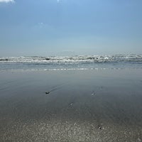 Photo taken at Yuigahama Beach by ジロニスタ on 3/7/2024