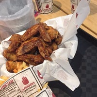 Photo taken at 4Fingers Crispy Chicken by aly🌺 on 3/28/2017