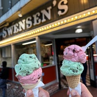 Foto diambil di Swensen&amp;#39;s Ice Cream oleh Yaaseen M. pada 7/14/2023