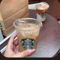 Das Foto wurde bei Starbucks von S am 8/10/2022 aufgenommen