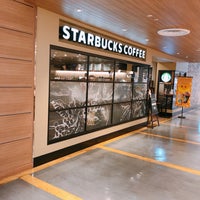 Photo taken at Starbucks by Yoshihiro O. on 4/20/2022