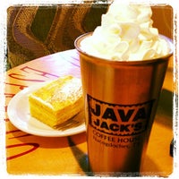 รูปภาพถ่ายที่ Java Jacks Coffee House โดย Josh H. เมื่อ 11/6/2012