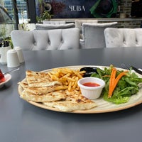 Das Foto wurde bei Yuba Cafe&amp;amp;Restoran, Patisserie von NUR Can . am 6/8/2022 aufgenommen