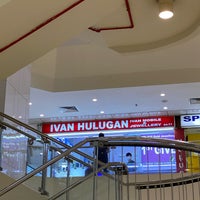 Photo taken at Lucky Plaza by Y V. on 8/20/2022