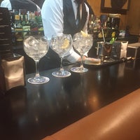 Foto diambil di La Ruleta Gin Tonic Bar Madrid oleh Y V. pada 6/11/2015