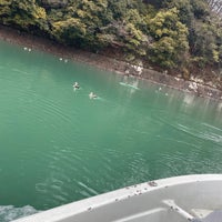 Photo taken at 相模湖 天狗岩 ドーム船・ボート釣り場 by AKI N. on 2/19/2022