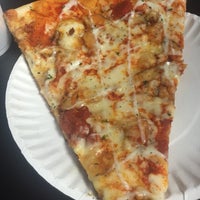 Снимок сделан в New York Pizza Department пользователем Kallie H. 8/29/2015