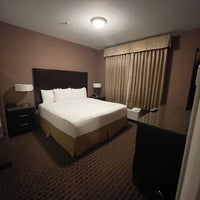 Photo taken at La Quinta Inn &amp;amp; Suites Paso Robles by Kathy L. on 11/21/2021