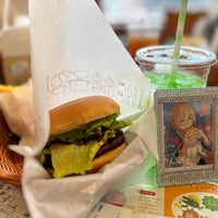 Photo taken at MOS Burger by 朝日奈 on 3/22/2023