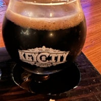 Photo taken at Key City Brewery &amp;amp; Eatery by Carl B. on 3/10/2023