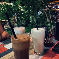 Photo taken at Bahçe Cafe by Hasti Ghanbari on 5/29/2022