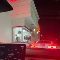 Photo taken at In-N-Out Burger by Khrystyna V. on 6/9/2022