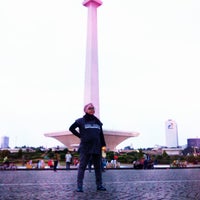 Photo taken at Jogging Track MONAS by Faridha A. on 9/4/2013