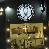 Foto diambil di Elegant Mustache Barber Shop ( B.1 ) Al-Malaqa oleh 3lawe 🎼 pada 4/15/2022