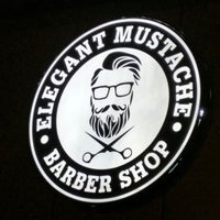 Foto diambil di Elegant Mustache Barber Shop ( B.1 ) Al-Malaqa oleh 3lawe 🎼 pada 4/22/2022