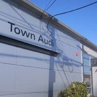 Foto tirada no(a) Town Audi por Town Audi em 2/16/2016