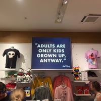 Das Foto wurde bei Disney Store von Annette W. am 7/6/2019 aufgenommen