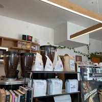 Foto tomada en Crow Coffee Roastery  por Cagatay C. el 6/26/2023