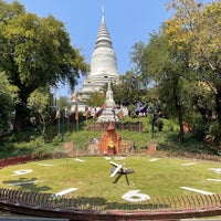 Photo taken at Wat Phnom by mana糖 on 2/14/2024
