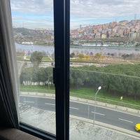 Foto tirada no(a) Mövenpick Hotel Istanbul Golden Horn por FK🇸🇦🇬🇧 em 1/4/2024