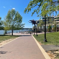 Das Foto wurde bei Georgetown Waterfront Park von 🌸 am 4/22/2024 aufgenommen