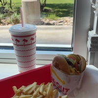 Photo taken at In-N-Out Burger by Abdullah on 9/18/2022