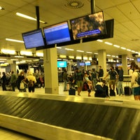 Photo taken at Arrivals 1 by Greetje K. on 7/17/2020