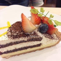 Photo taken at Fruit Paradise @ Tampines Mall by refinehere on 1/15/2014