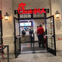 Photo taken at Chick-fil-A by Dexter 🇸🇦🇺🇸✨ on 8/30/2021