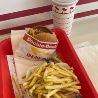 Photo taken at In-N-Out Burger by Clara E. on 11/14/2023