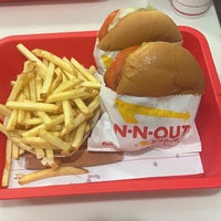 Photo taken at In-N-Out Burger by nn.h on 8/6/2023