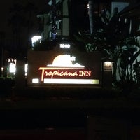 Foto tirada no(a) Tropicana Inn &amp;amp; Suites por Jason B. em 10/28/2013