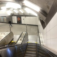 Photo taken at MTA Subway - 86th St (Q) by Vivian on 4/13/2022