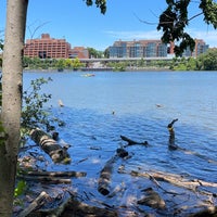 Photo taken at Theodore Roosevelt Island Memorial Plaza by Alwaleed ☢. on 6/5/2022