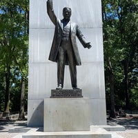 Photo taken at Theodore Roosevelt Island Memorial Plaza by Alwaleed ☢. on 6/5/2022