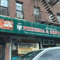 Das Foto wurde bei Louie&amp;#39;s Pizzeria and Restaurant von Kimmie O. am 6/28/2023 aufgenommen