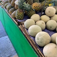 9/6/2020 tarihinde Kimmie O.ziyaretçi tarafından United Brothers Fruit Markets'de çekilen fotoğraf
