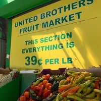 Снимок сделан в United Brothers Fruit Markets пользователем Kimmie O. 9/6/2020