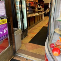 Снимок сделан в LaGuli Pastry Shop пользователем Kimmie O. 10/22/2020