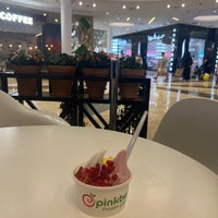 Photo taken at Pinkberry by Sara A. on 8/7/2023