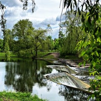 รูปภาพถ่ายที่ Антоновский парк โดย Mary R. เมื่อ 5/27/2022