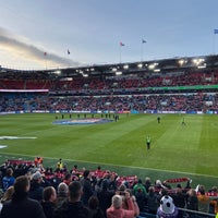 รูปภาพถ่ายที่ Ullevaal Stadion โดย Lukas N. เมื่อ 3/25/2022