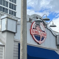 Photo taken at Bubba Gump Shrimp Co. by Lukas N. on 10/21/2022